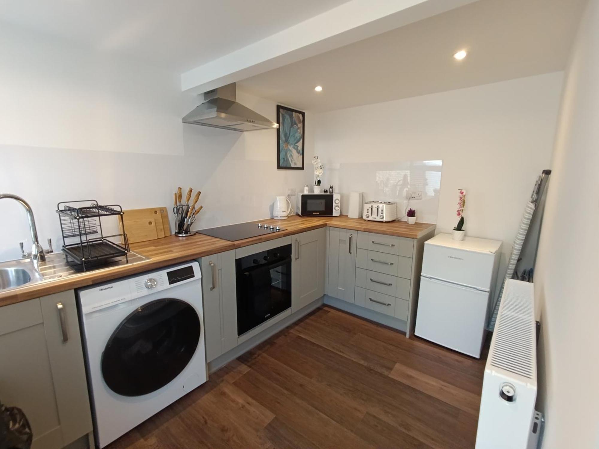 Open Mind - Hottub, 2 Guests & 1 Bed * Bognor Regis